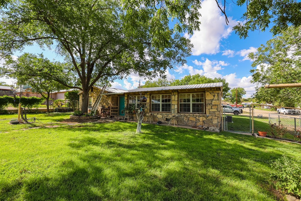 1107 Beall St, Ozona, Texas image 20