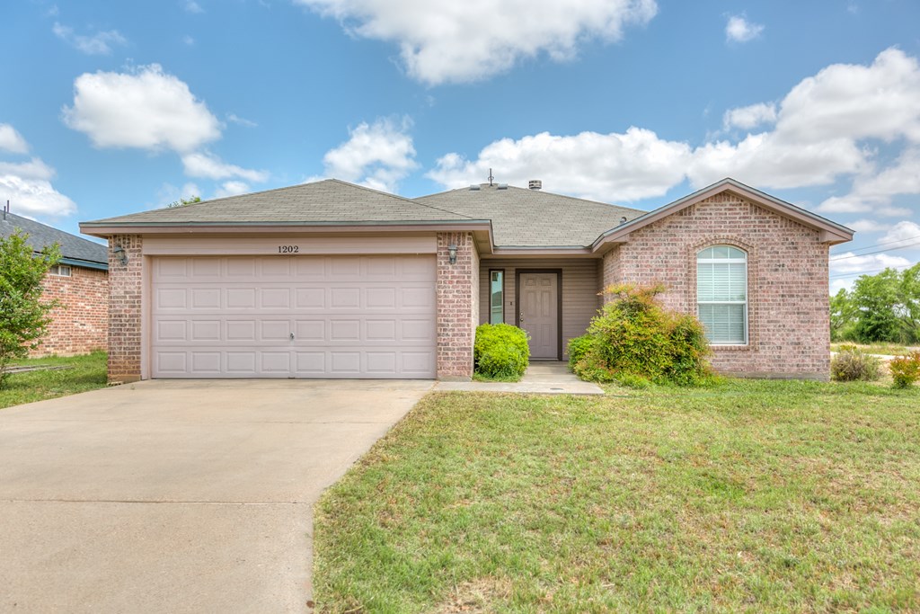 1202 Wallace Lane, San Angelo, Texas image 2