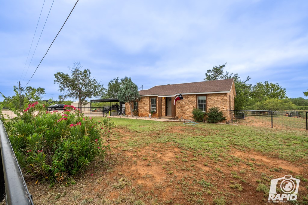 715 E Main St, Bronte, Texas image 2