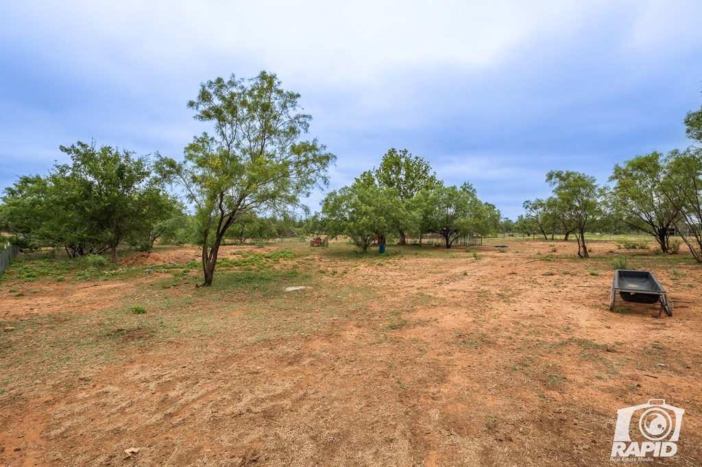 715 E Main St, Bronte, Texas image 38