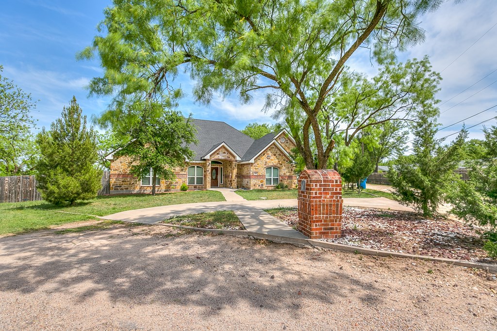 508 Mccarver Dr, Ballinger, Texas image 2