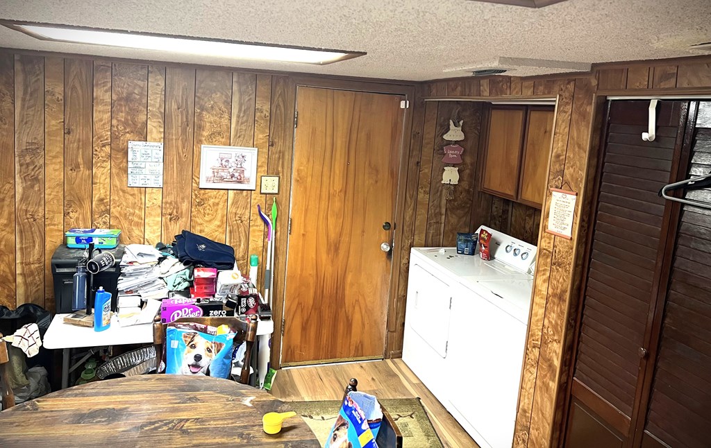 613 9th St, Iraan, Texas image 4