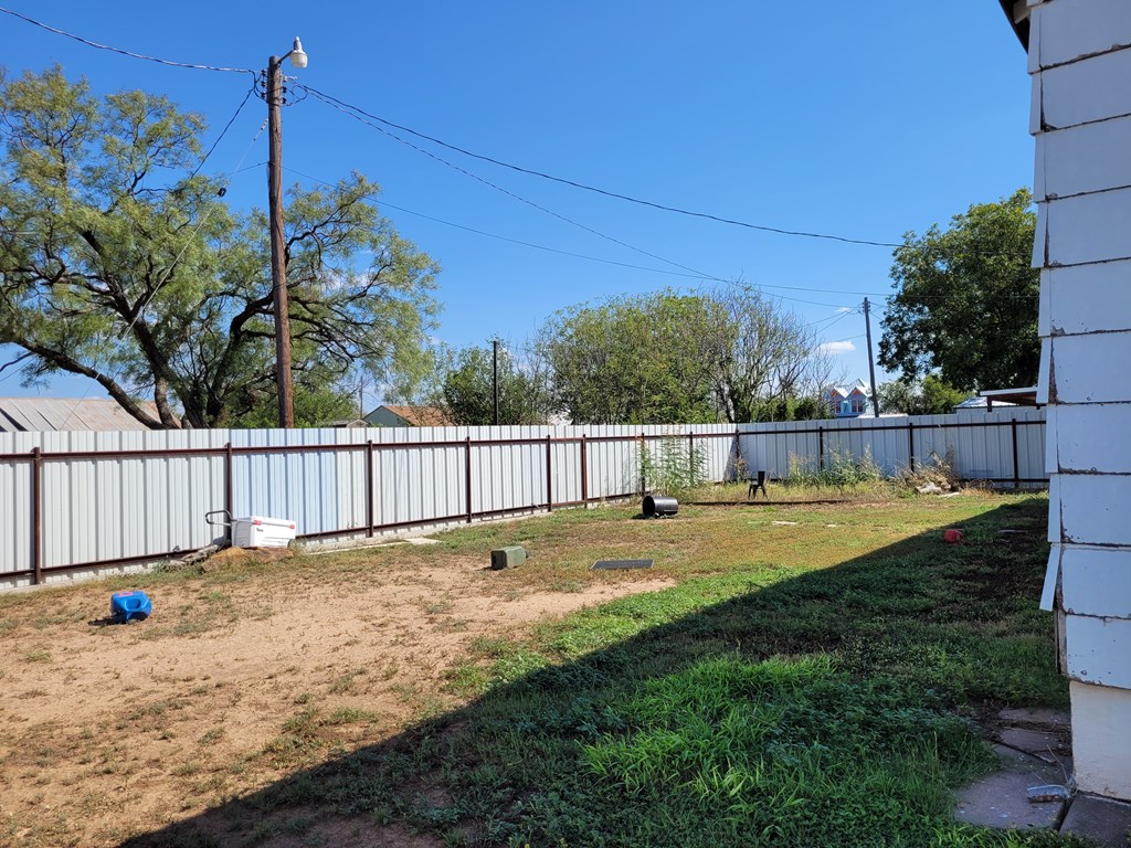 1301 Broad Ave, Ballinger, Texas image 11