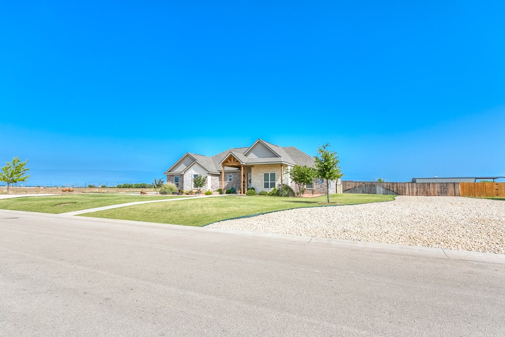 5926 Bridlewood Court, San Angelo, Texas image 3