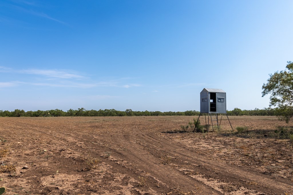 2280 County Rd 4606, Millersview, Texas image 37