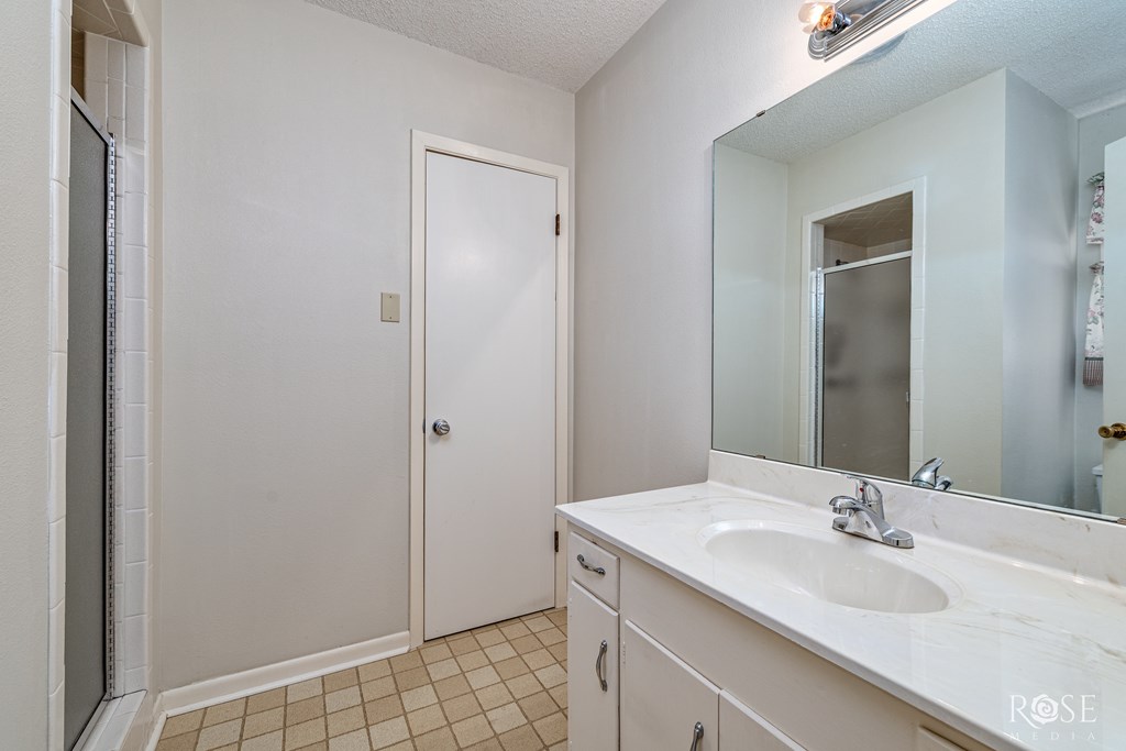 San Angelo, Texas 76904, United States, 3 Bedrooms Bedrooms, ,2 BathroomsBathrooms,Residential,Active,231931