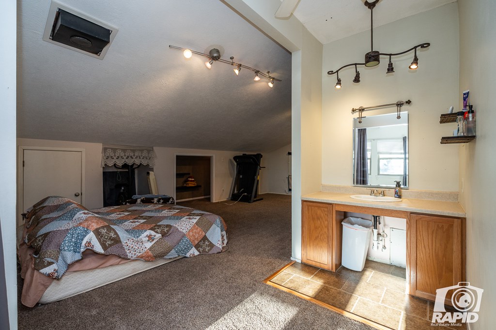 584 County Rd 211, Mertzon, Texas image 17