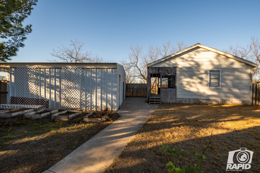 584 County Rd 211, Mertzon, Texas image 29