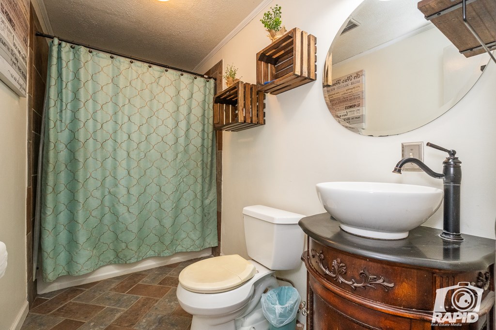 584 County Rd 211, Mertzon, Texas image 22
