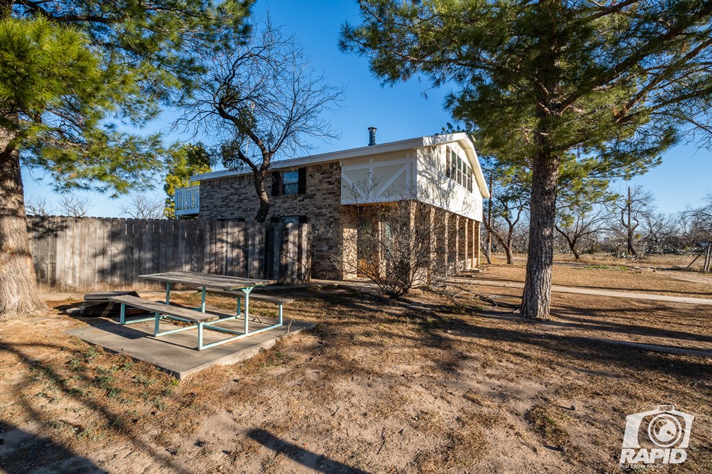 584 County Rd 211, Mertzon, Texas image 5