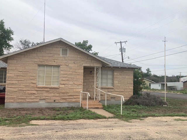 908 910 Ave G, Ozona, Texas image 2