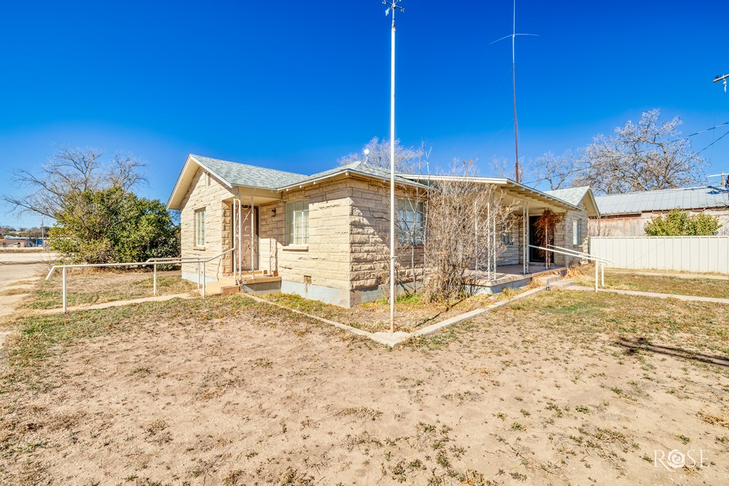 908 910 Ave G, Ozona, Texas image 2