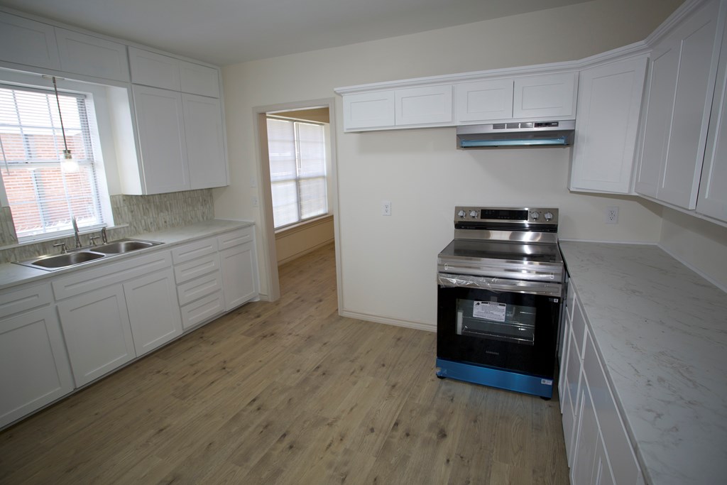 115 W 3rd St, San Angelo, Texas image 5