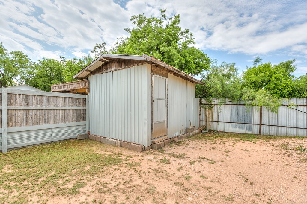 1307 East Ave, Ballinger, Texas image 35