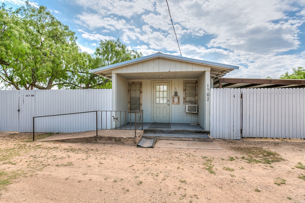 1307 East Ave, Ballinger, Texas image 5
