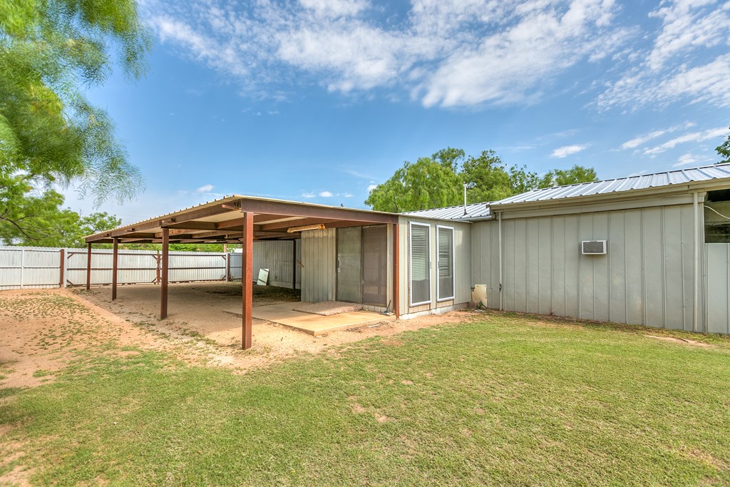 1307 East Ave, Ballinger, Texas image 37