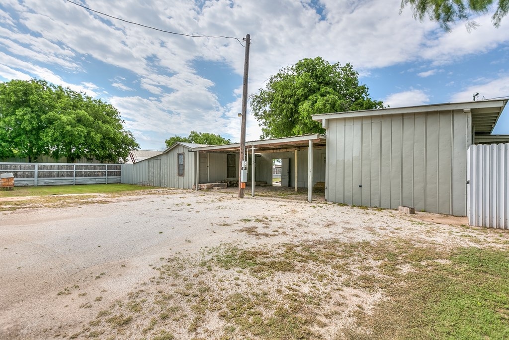 1307 East Ave, Ballinger, Texas image 40