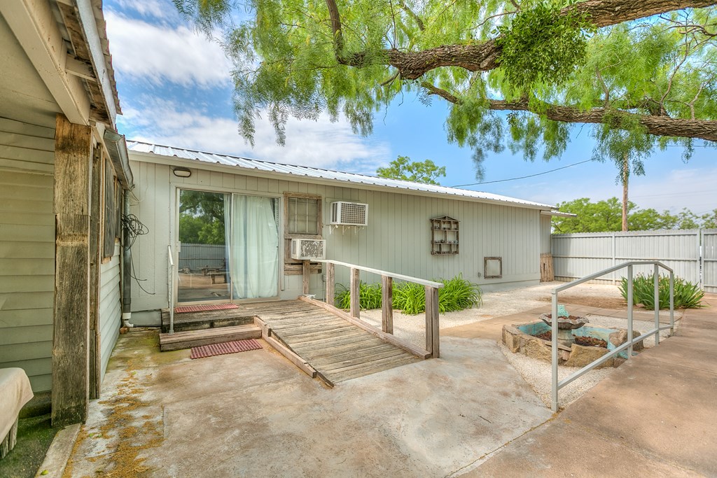 1307 East Ave, Ballinger, Texas image 42