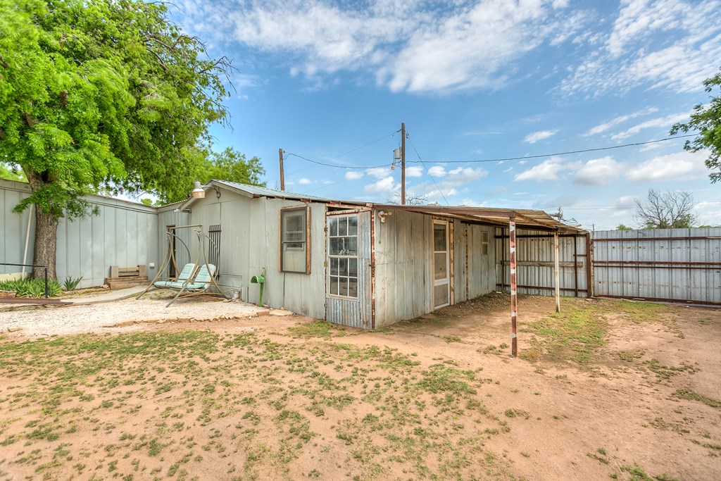 1307 East Ave, Ballinger, Texas image 36