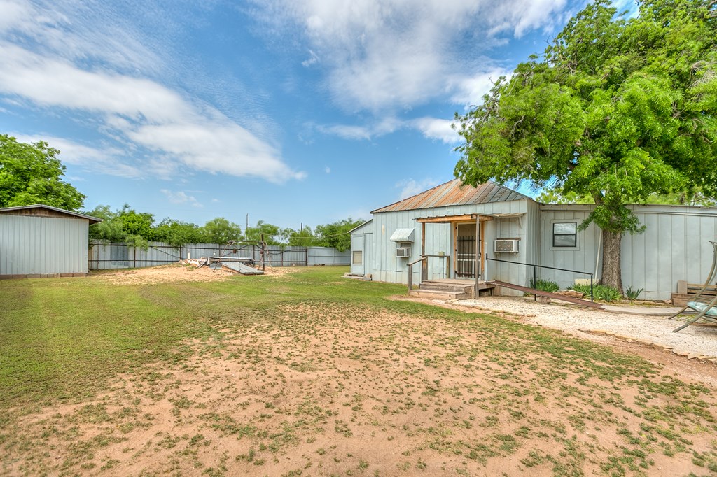 1307 East Ave, Ballinger, Texas image 24