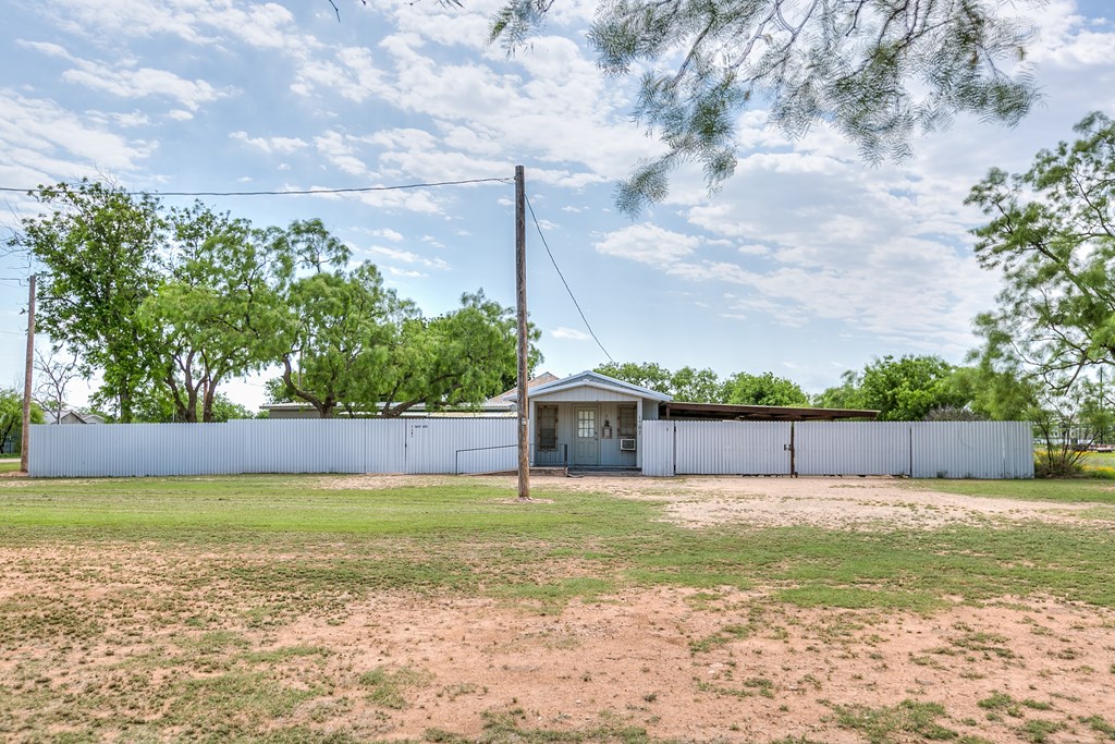 1307 East Ave, Ballinger, Texas image 3