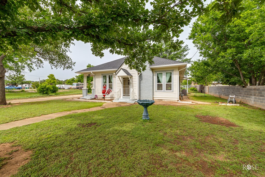 112 5th Ave, Coleman, Texas image 5