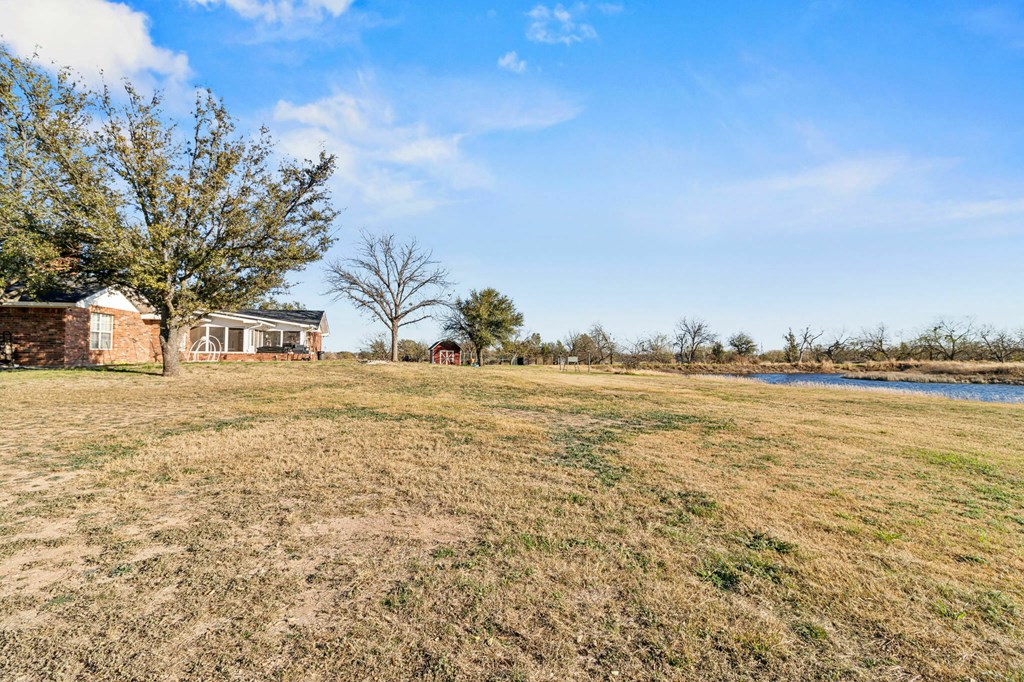 2001 N 11th St, Ballinger, Texas image 4