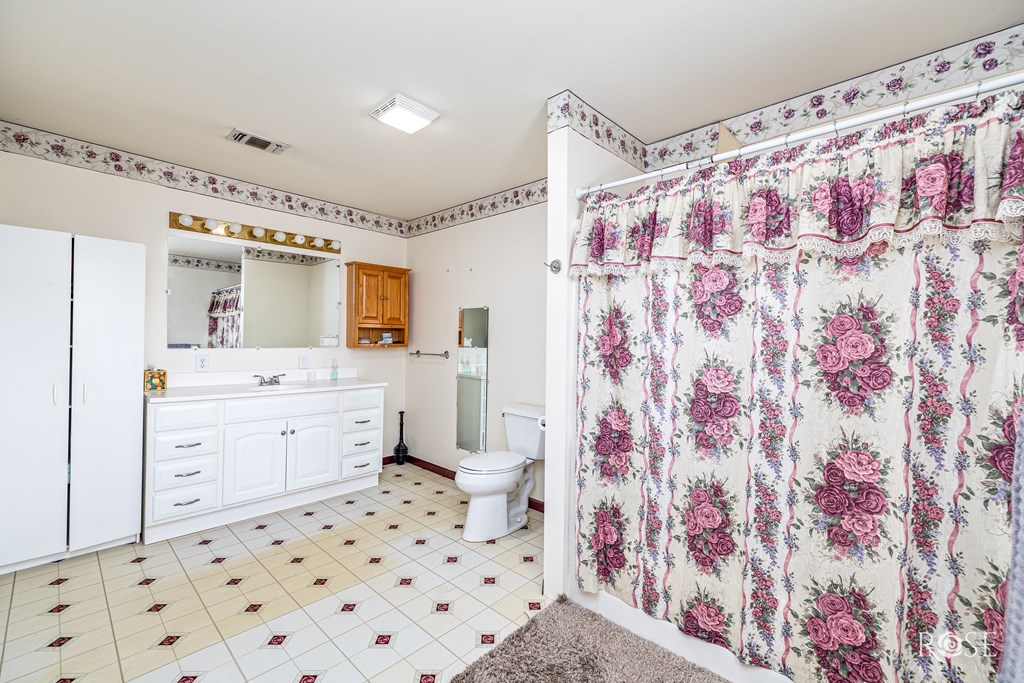 San Angelo, Texas 76901, United States, 3 Bedrooms Bedrooms, ,2 BathroomsBathrooms,Residential,Active,175050