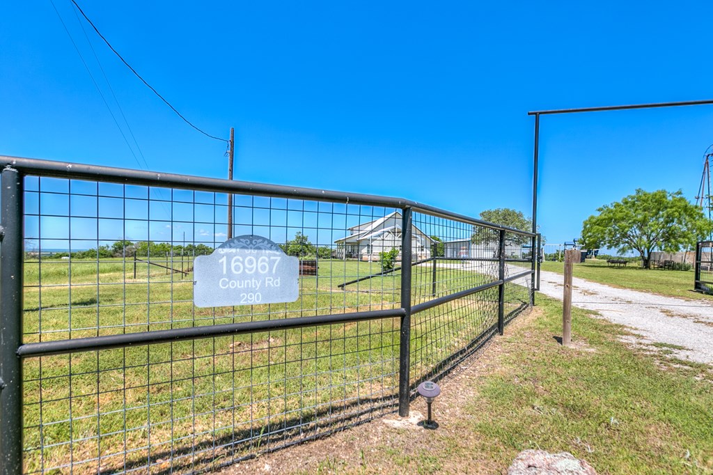 16967 County Rd 290, Zephyr, Texas image 9