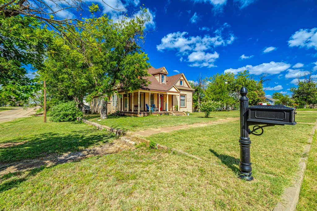 301 11th St, Ballinger, Texas image 32