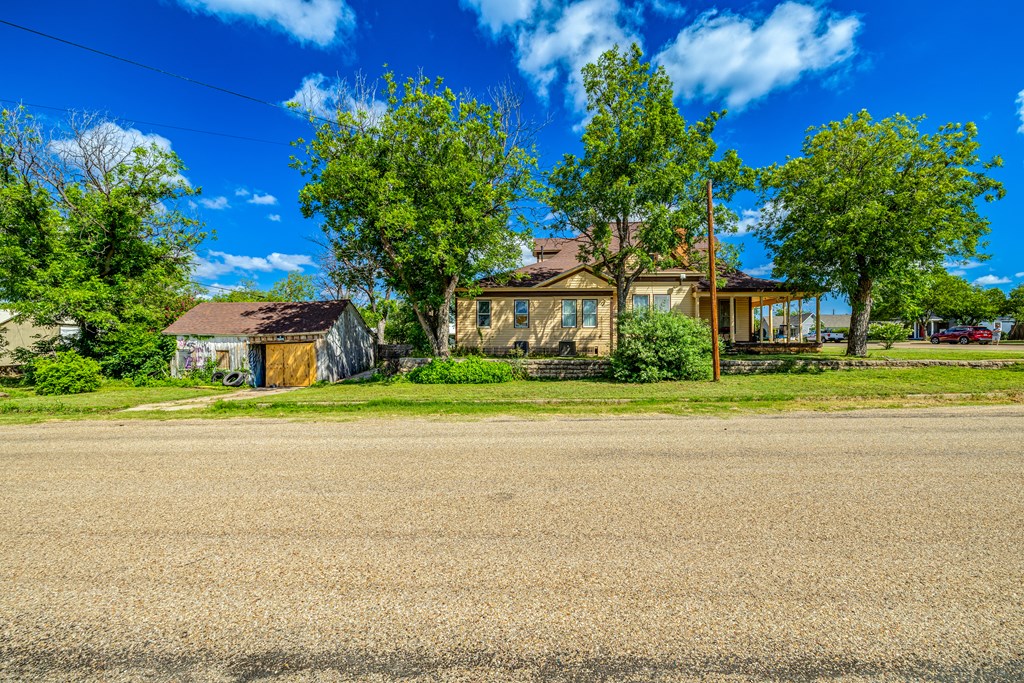 301 11th St, Ballinger, Texas image 35