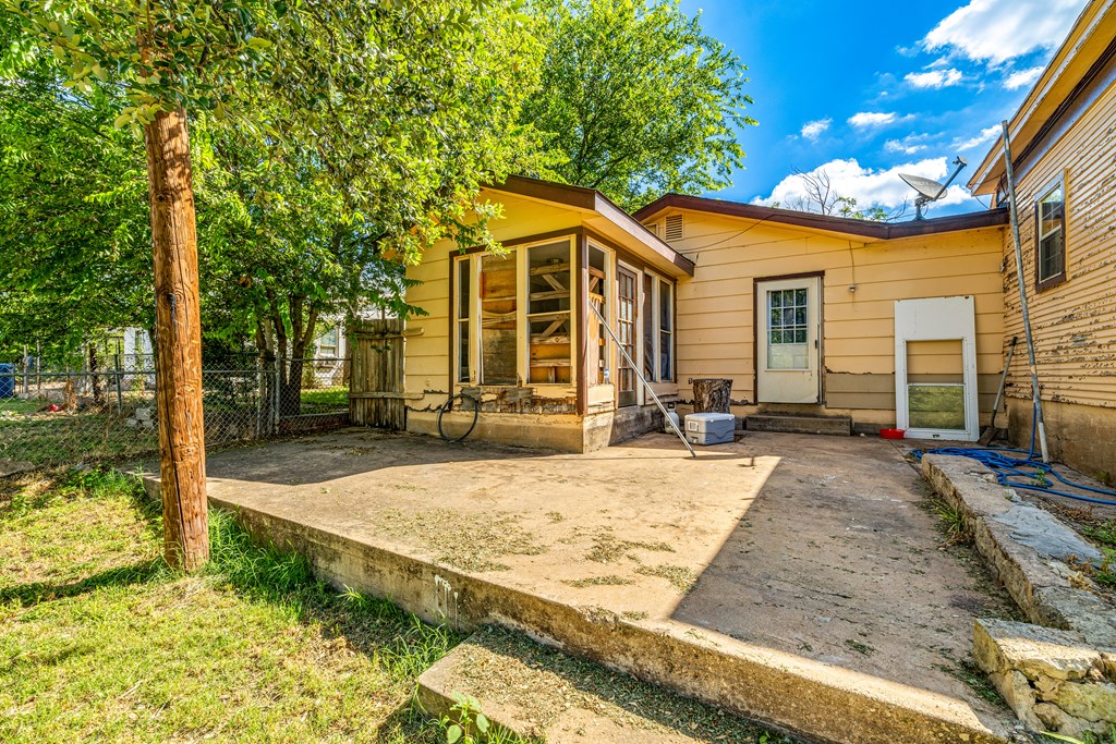 301 11th St, Ballinger, Texas image 26