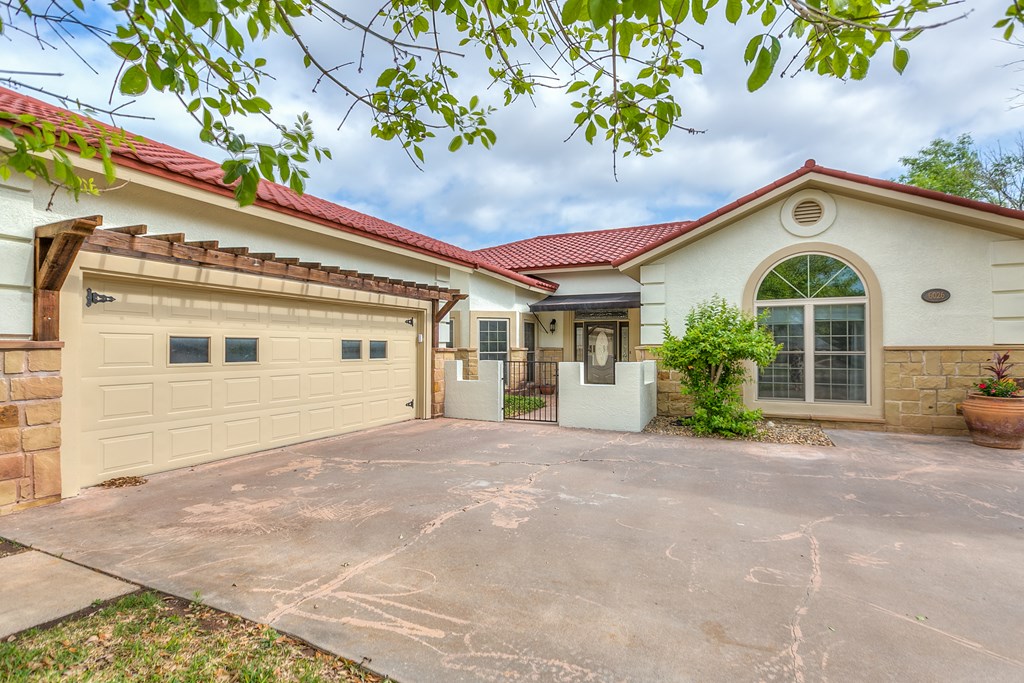 6026 Warwick Dr, San Angelo, Texas image 2