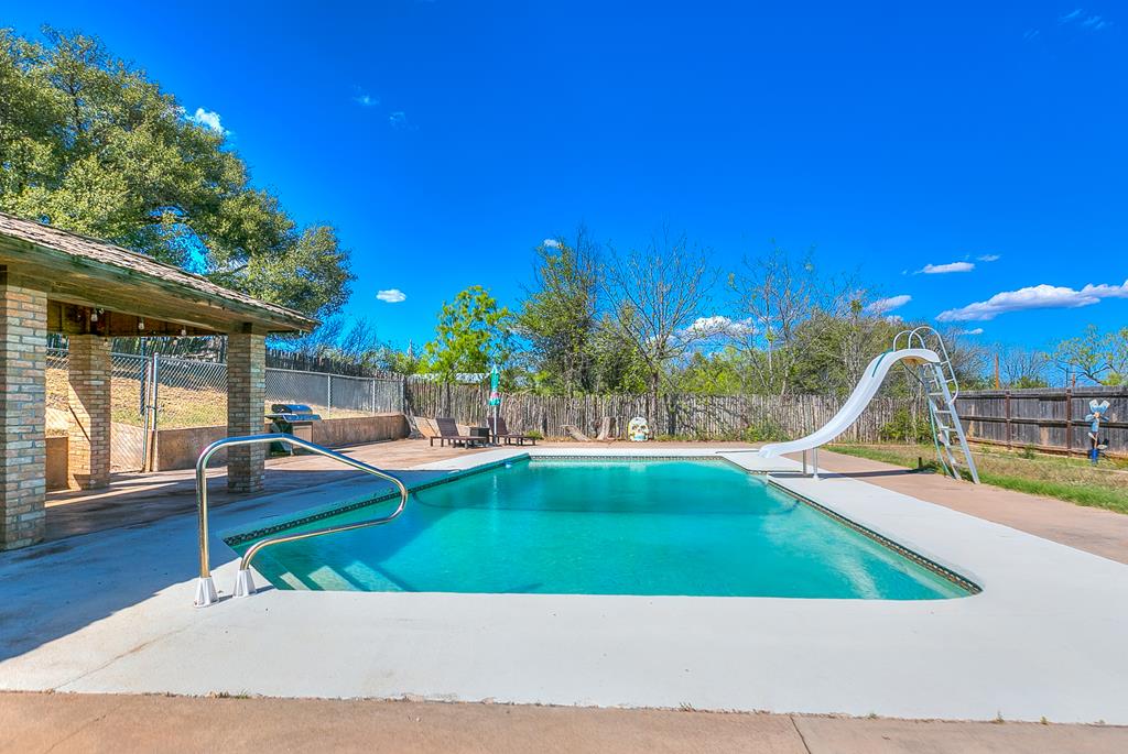 1320 Chadbourne St, Robert Lee, Texas image 38