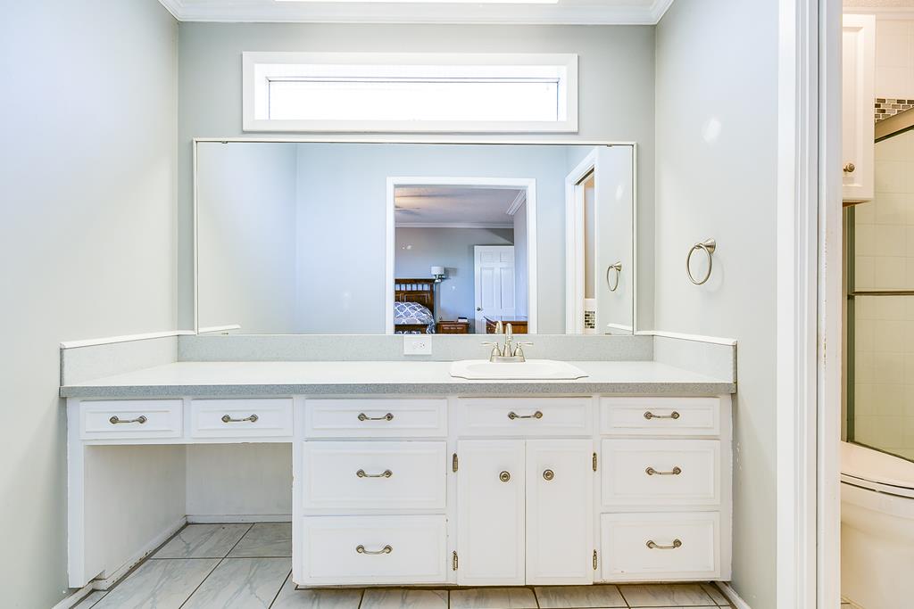 1320 Chadbourne St, Robert Lee, Texas image 21
