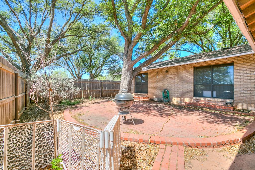 1320 Chadbourne St, Robert Lee, Texas image 24