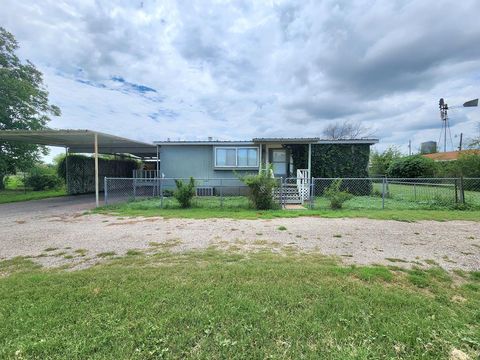 Homes For Sale - 111 W Duncan Avenue<br/> Mertzon, TX 76941