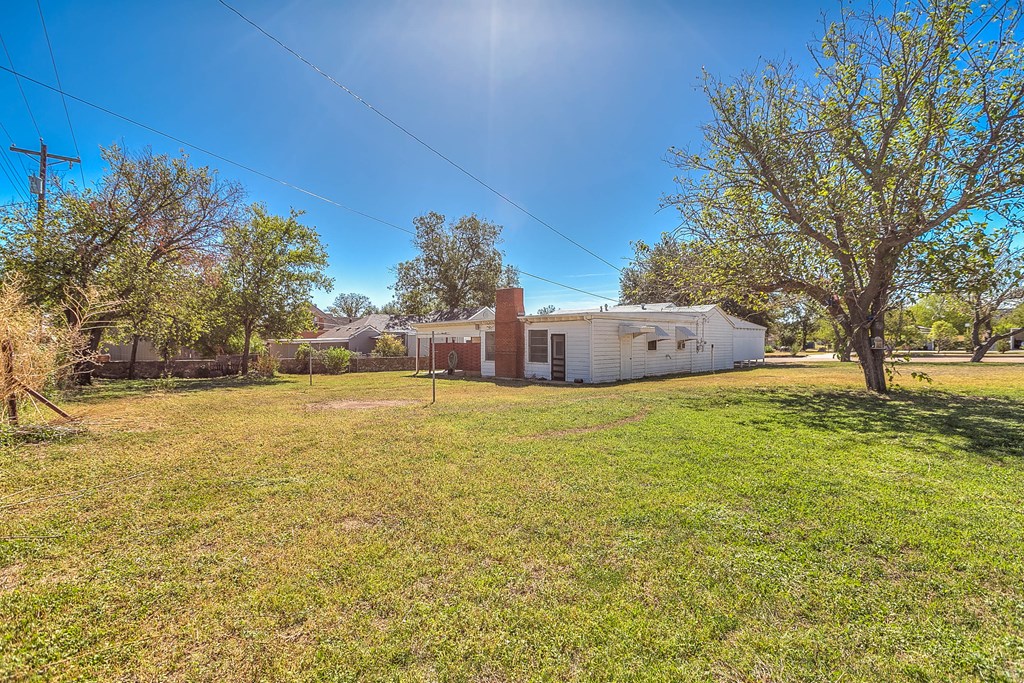 402 N 6th Ave, Ballinger, Texas image 20