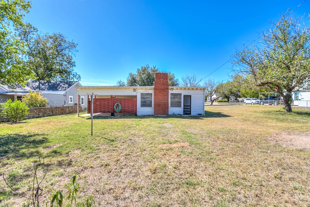 402 N 6th Ave, Ballinger, Texas image 19