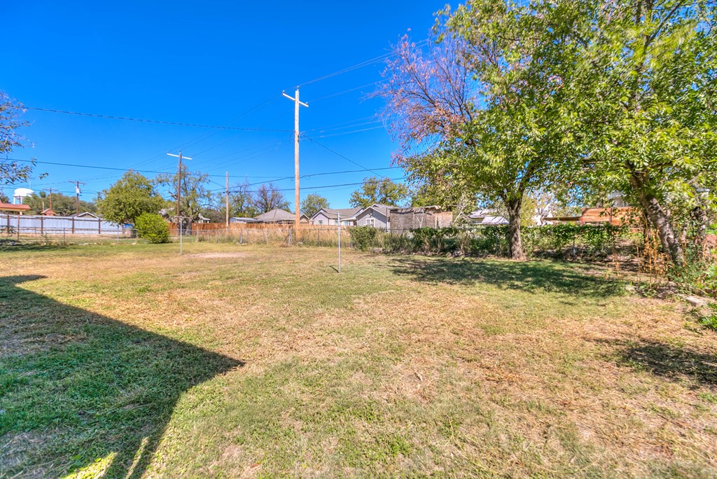 402 N 6th Ave, Ballinger, Texas image 22