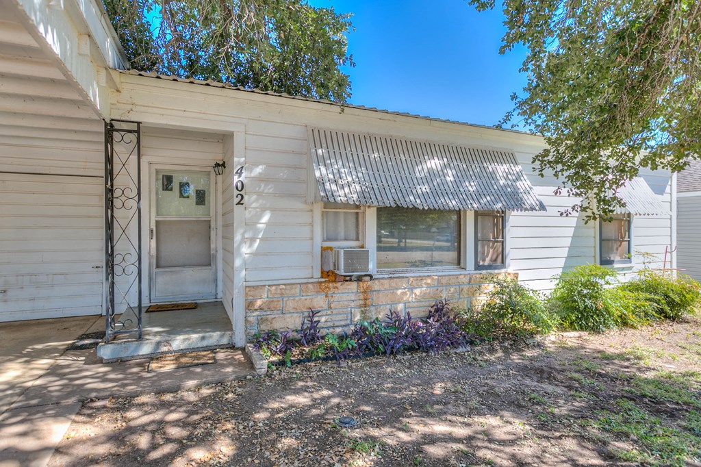 402 N 6th Ave, Ballinger, Texas image 4