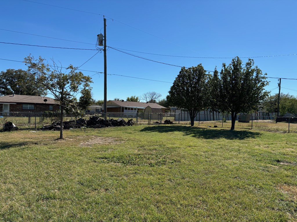 403 Ave B, Ballinger, Texas image 25