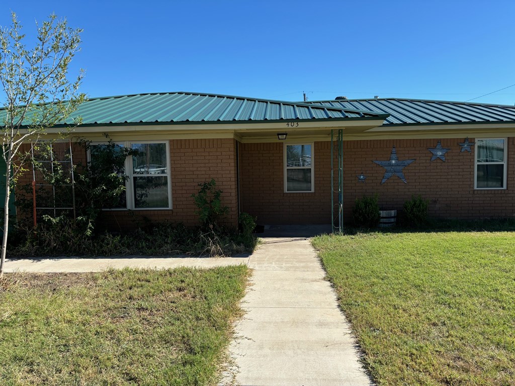 403 Ave B, Ballinger, Texas image 2