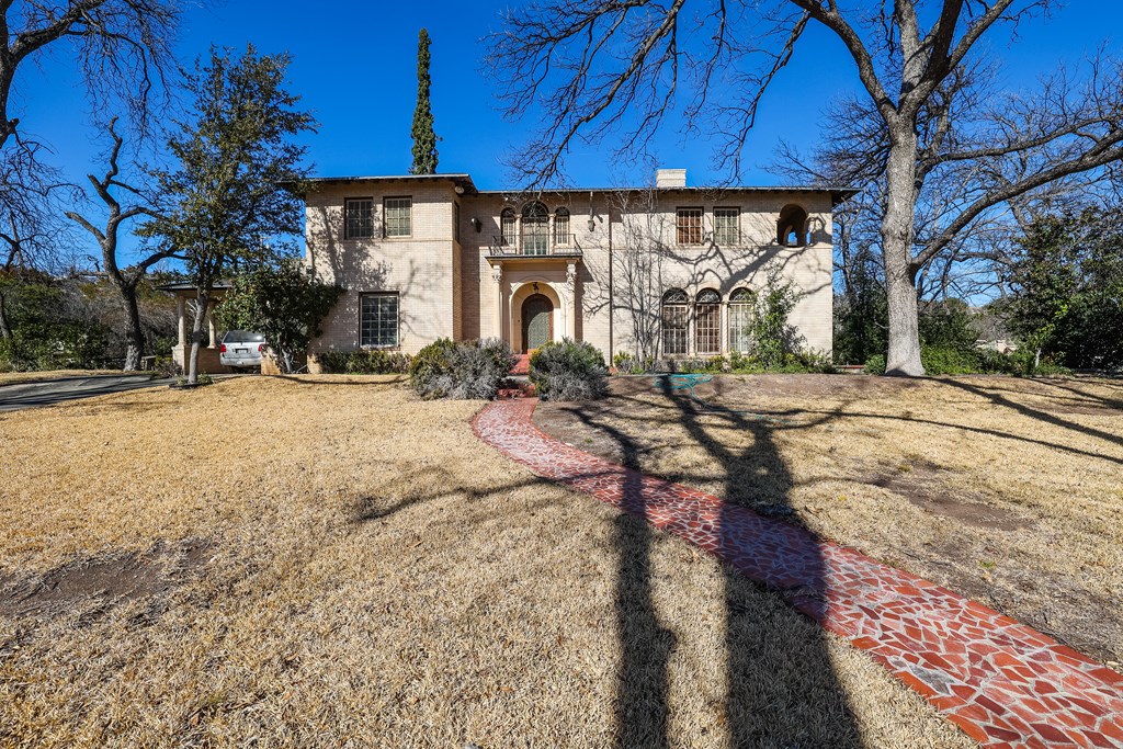 304 11th St, Ozona, Texas image 2