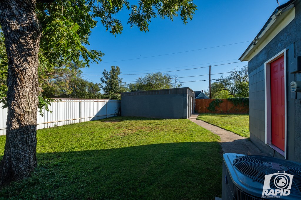 304 N 11th St, Ballinger, Texas image 32