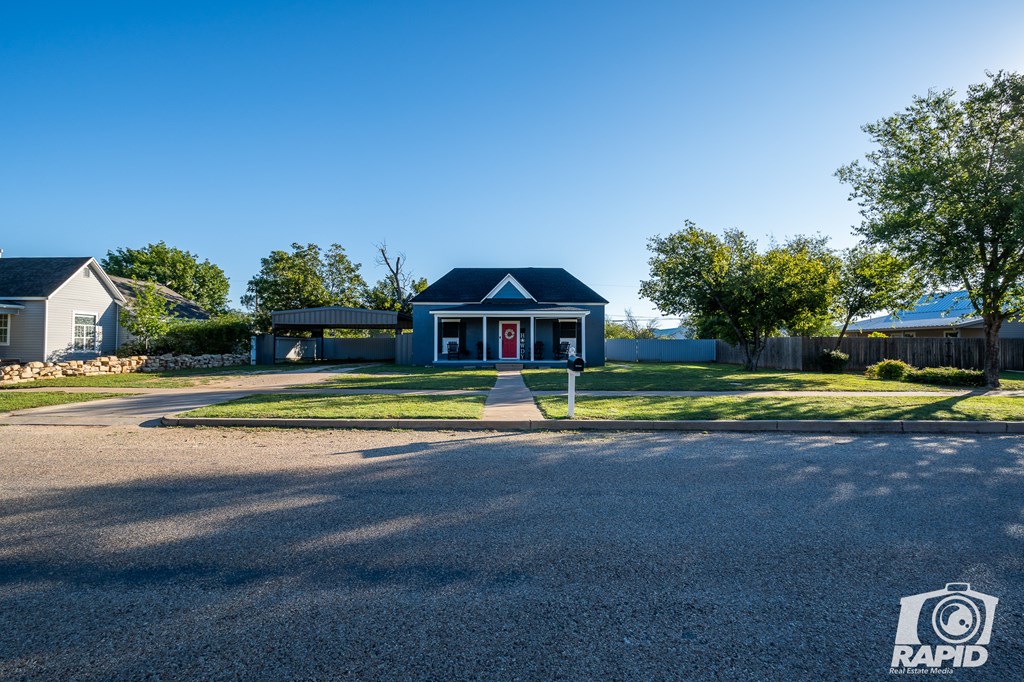 304 N 11th St, Ballinger, Texas image 2