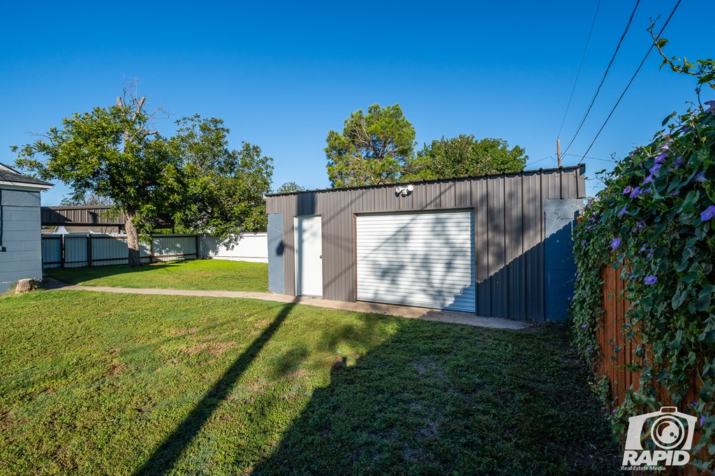 304 N 11th St, Ballinger, Texas image 35