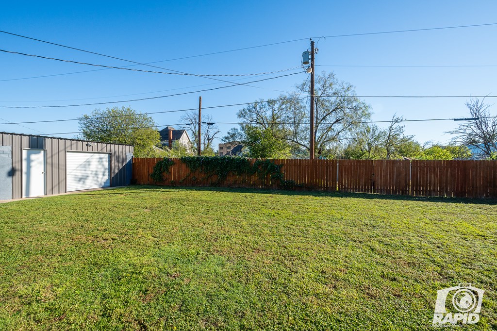 304 N 11th St, Ballinger, Texas image 37