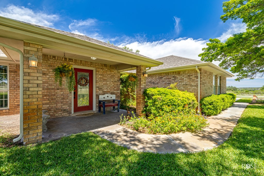 312 Valleyview Dr, Mertzon, Texas image 5