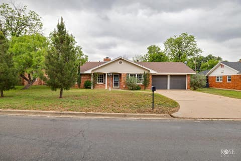 Homes For Sale - 2709 Oxford Avenue<br/> San Angelo, TX 76904